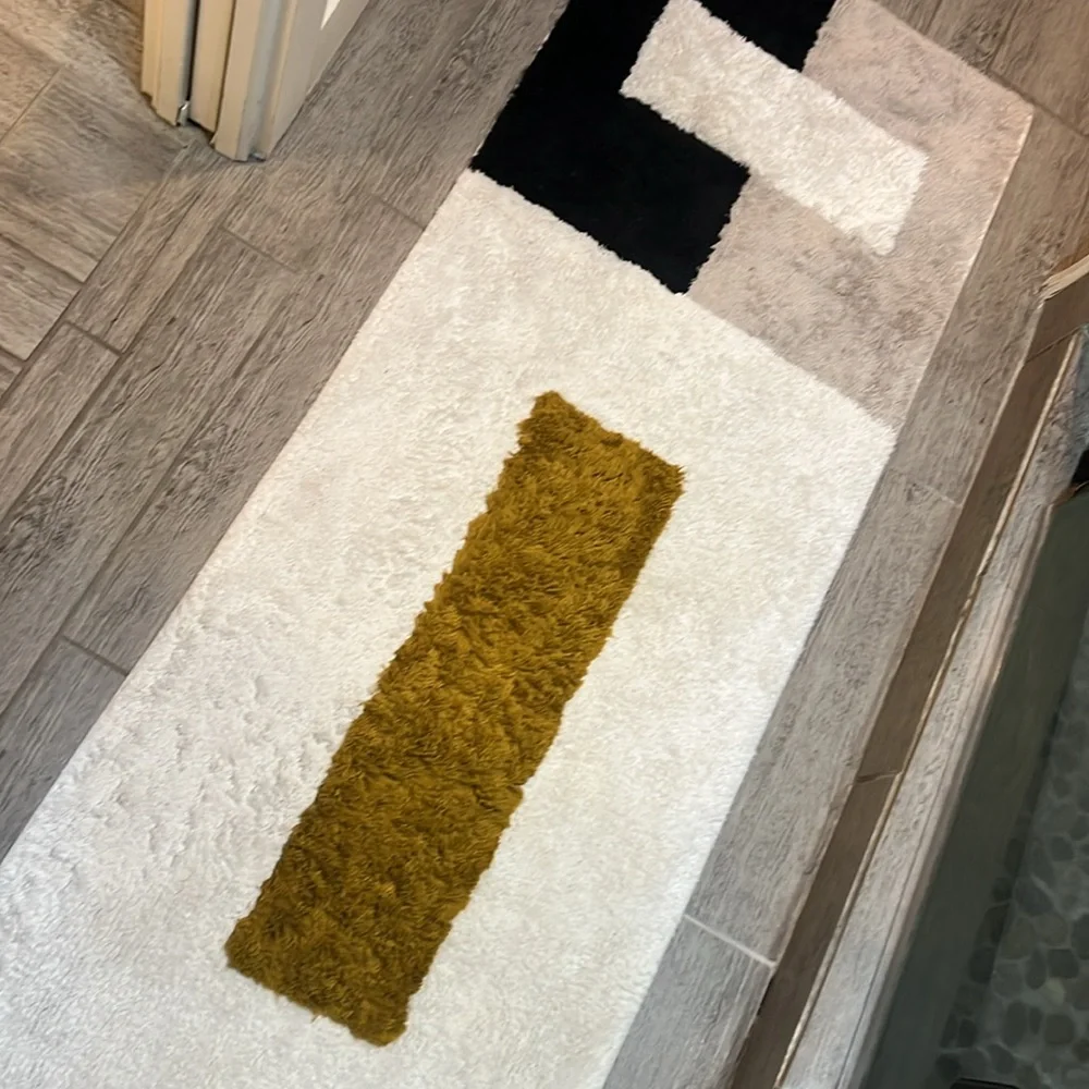 West Elm Sienna Dark Horseradish Colorblock Bath Mat 24